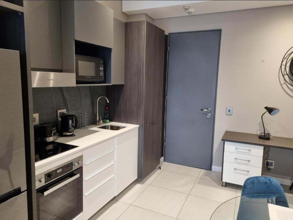 Menlyn Maine Apartments Pretoria-Noord Exterior foto